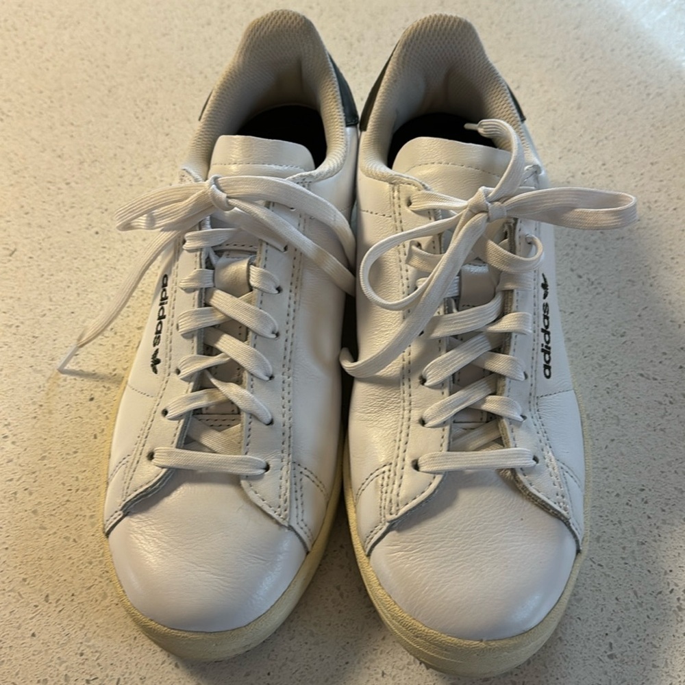 🍍Adidas superstar sneakers 🍍sz 8